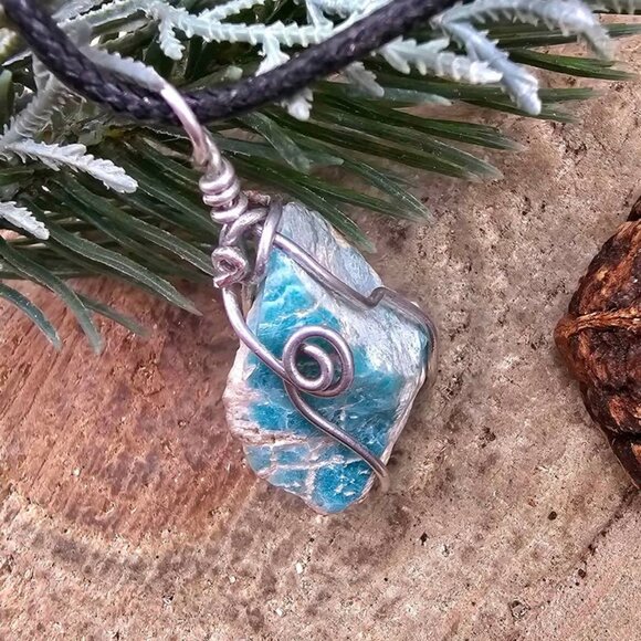 Nature Amazonite Raw Stone Wire Wrapped Pendant Necklace - Picture 5 of 10
